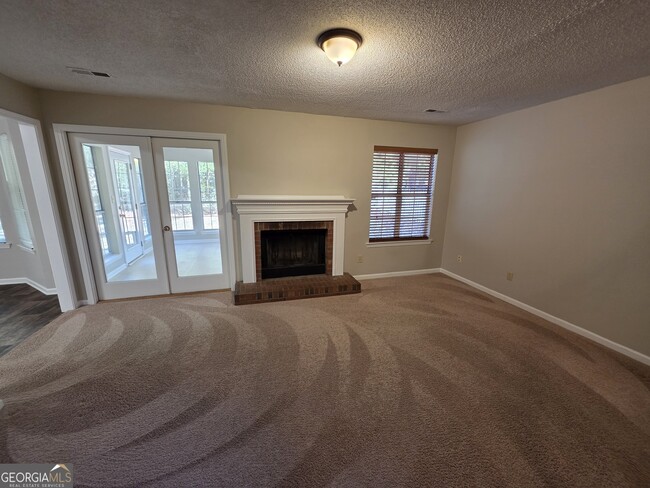 Building Photo - 302 Henley Way