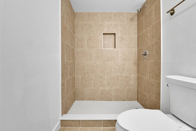 Building Photo - $1,895 - 2 Bed 2 Bath Condo in Aurora with...