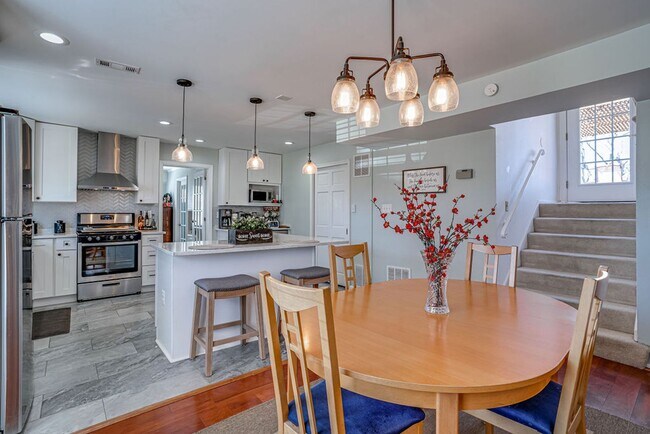 Building Photo - Gorgeous single-family home close to Belvo...