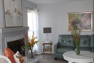 Building Photo - 42169 Gladwin St