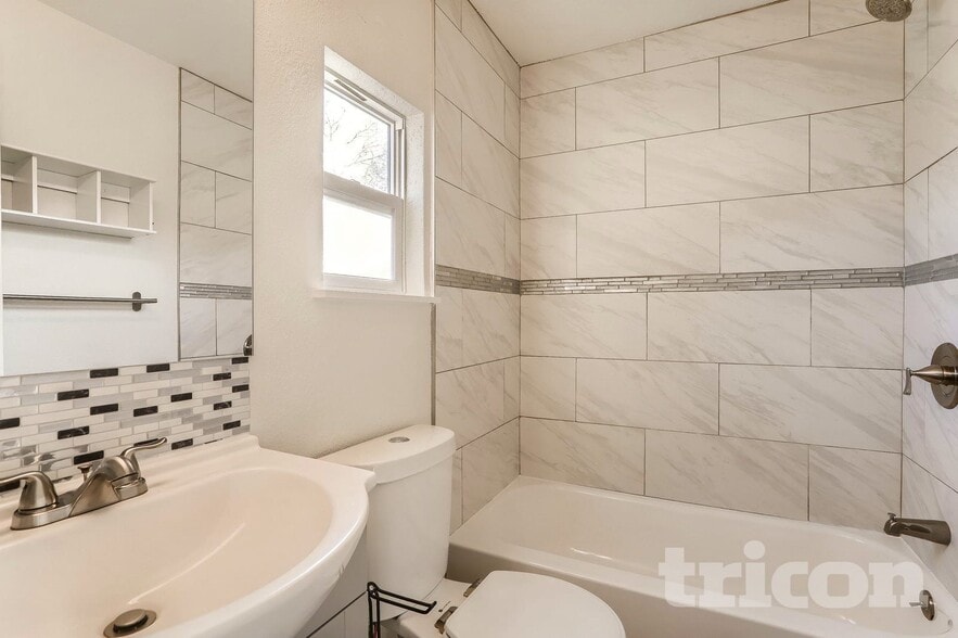 Building Photo - 1364 Ironton St