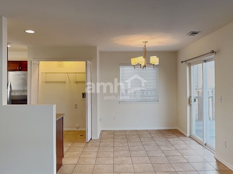 Building Photo - 5075 Pelican St