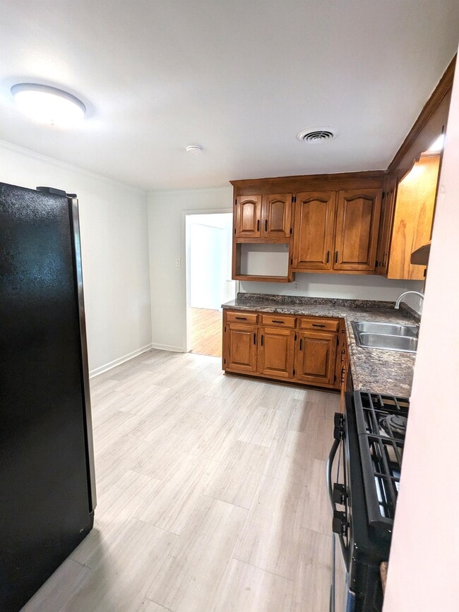 Building Photo - 222 Patrician Dr