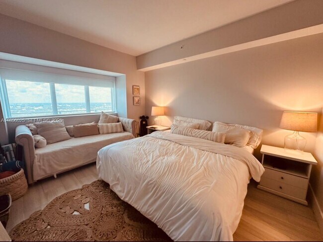 Building Photo - 650 NE 32nd St