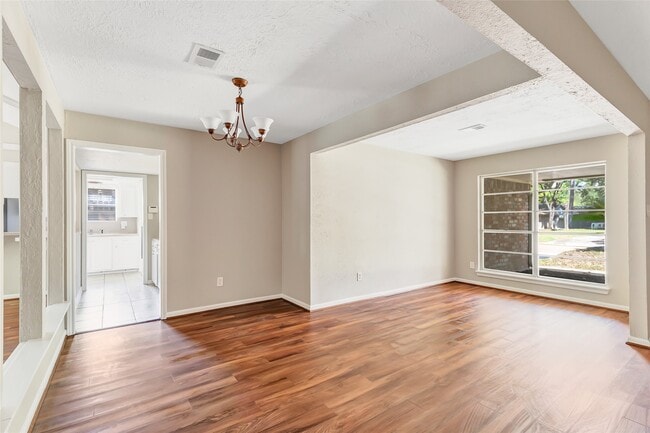Building Photo - 2022 Fir Springs Dr
