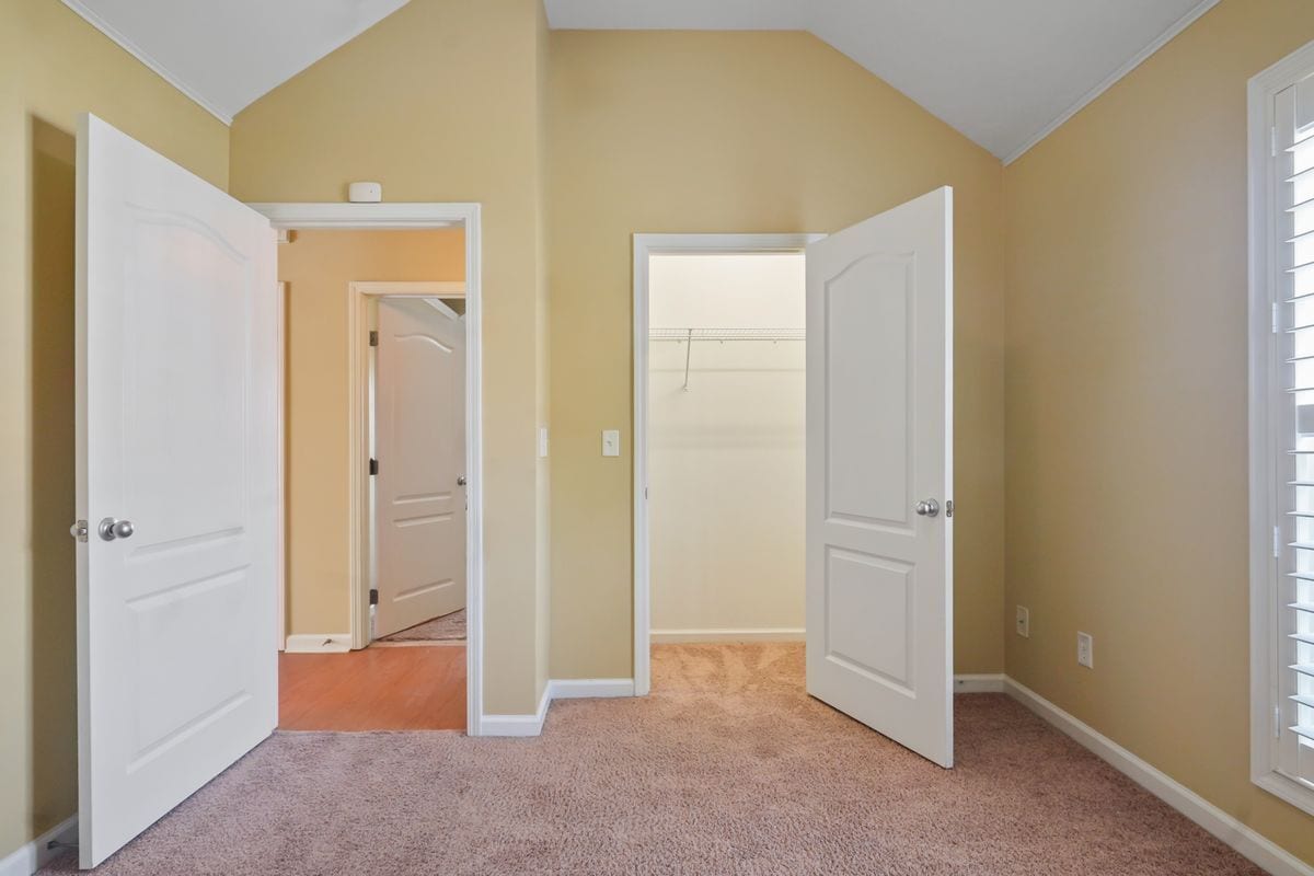 Building Photo - 1220 Village Trail
