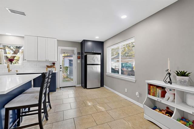 Building Photo - 10018 Olmos Dr