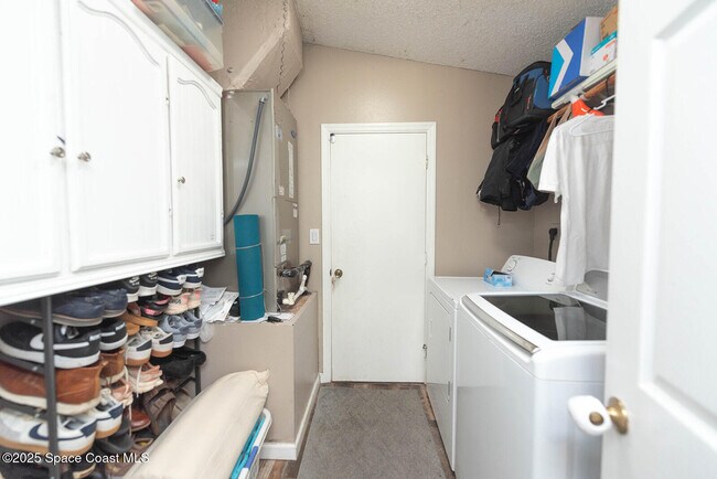 Building Photo - 2667 Deercroft Dr
