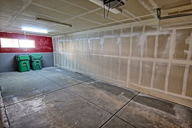 Building Photo - Updated Condo in North Reno