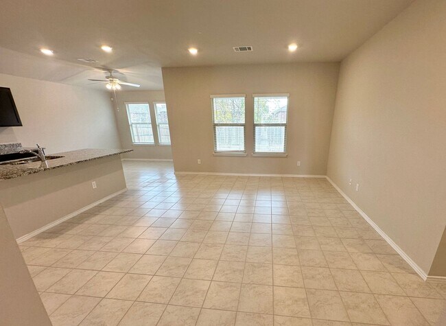 Building Photo - AVAILABLE NOW!