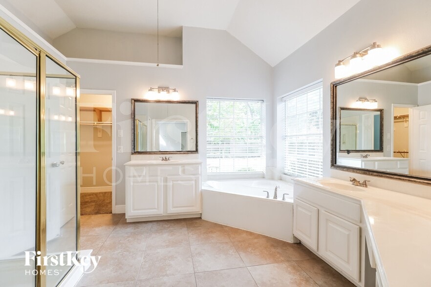 Building Photo - 2407 Spanish Oak Hill Ct