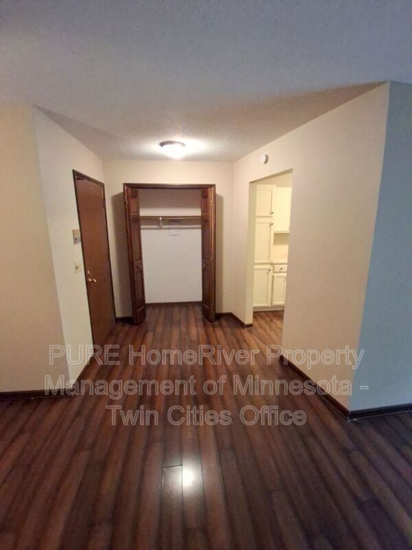 Building Photo - 5231 Balmoral Ln
