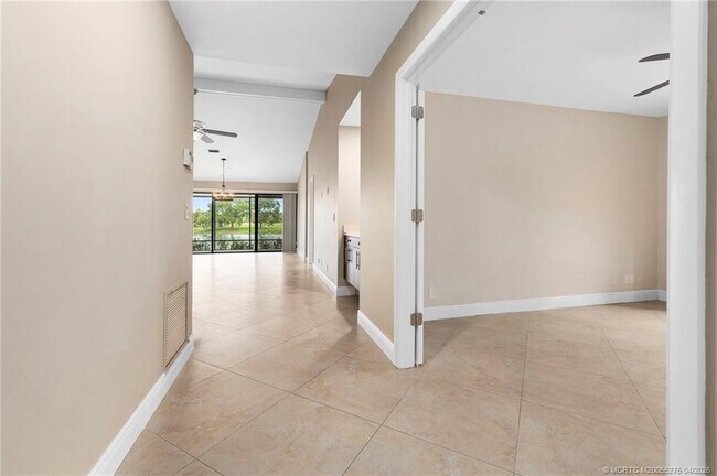 Building Photo - 3281 SW Bobalink Way