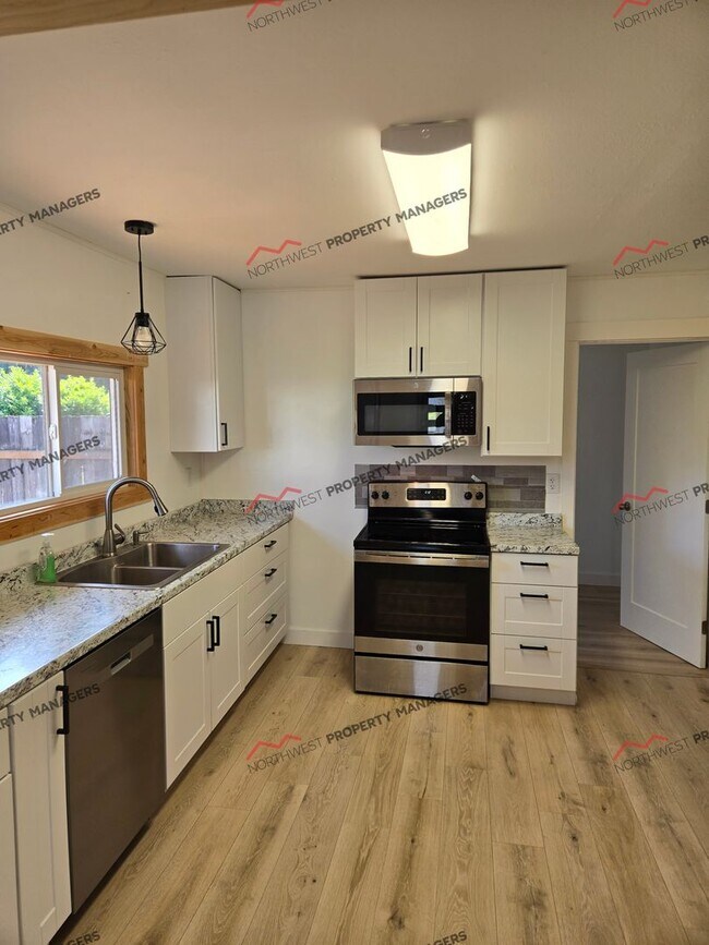 Building Photo - R58