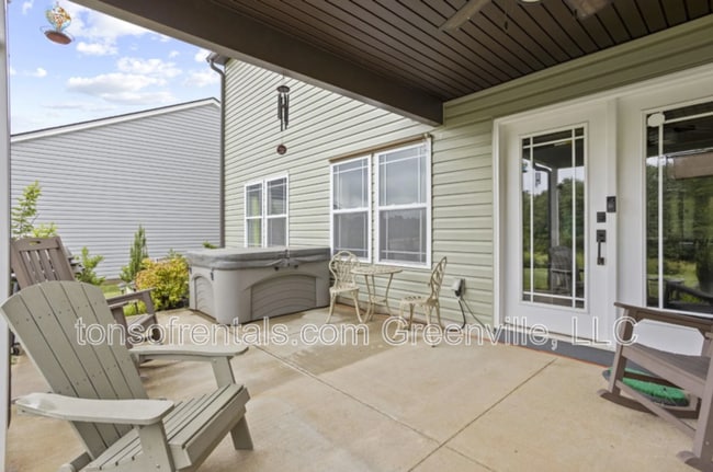Building Photo - 679 Spartan Commodor Ln