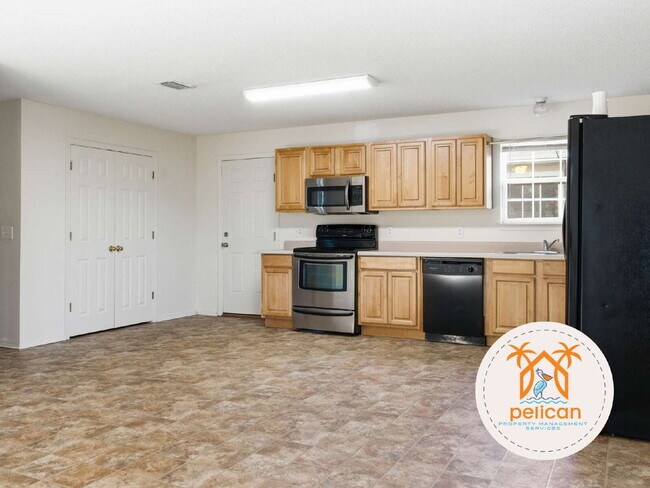 Building Photo - Charming 3-Bedroom Home with Spacious Open Layout – Minutes from Downtown Pensacola!