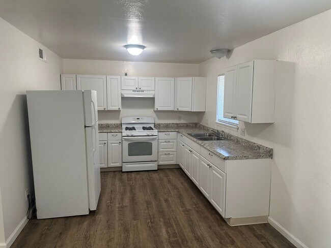 Building Photo - 17502 Rd 64