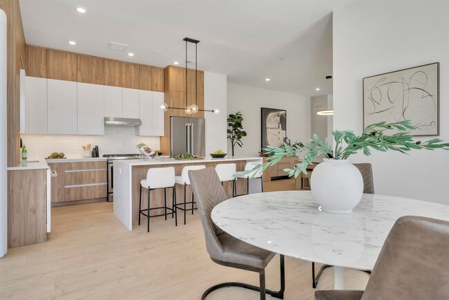 Building Photo - 14 Davis Dr