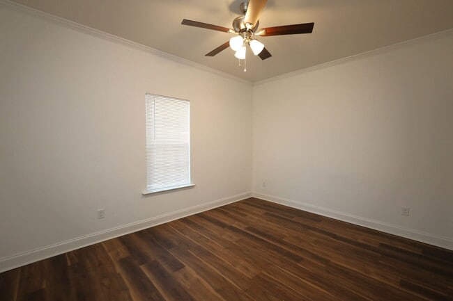 Building Photo - 2304 Mimosa Dr