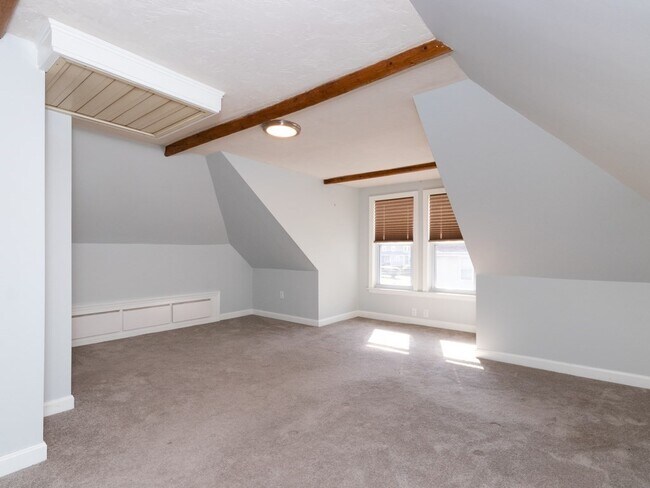 Building Photo - 65 Waldeck Rd