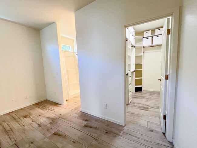 Building Photo - 1735 Pinon Dr