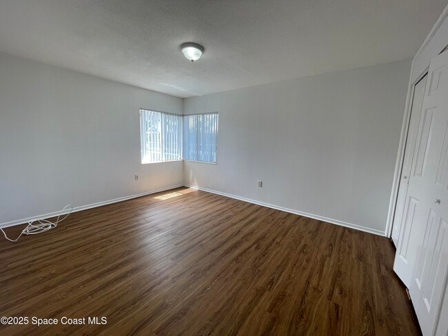 Building Photo - 800 N Fiske Blvd