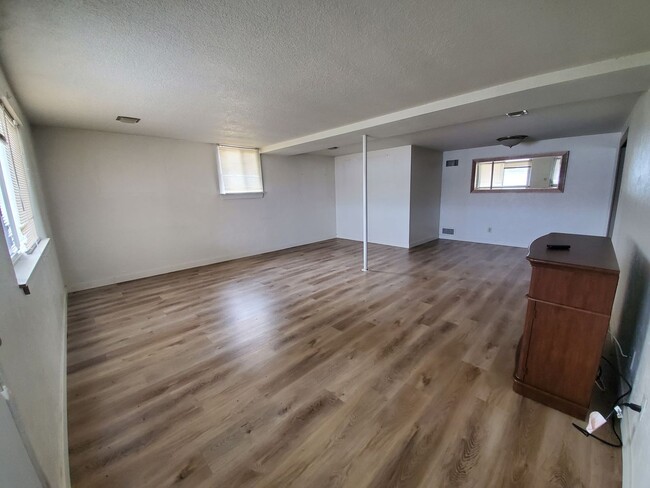 Building Photo - 2 Bedroom 1 Bath Lakefront w/all utilities...