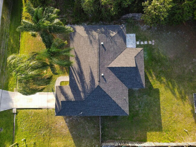 Building Photo - 1181 SW Sarto Ln