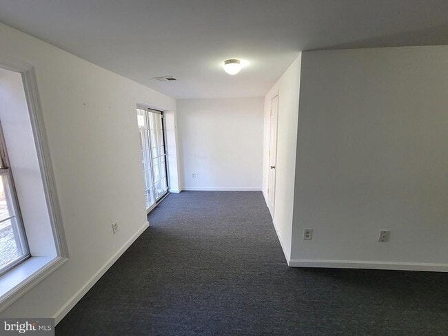 Building Photo - 233 Charleston Ct