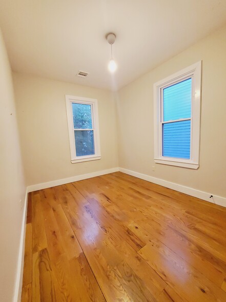 Unit 2 - 162 Clendenny Ave