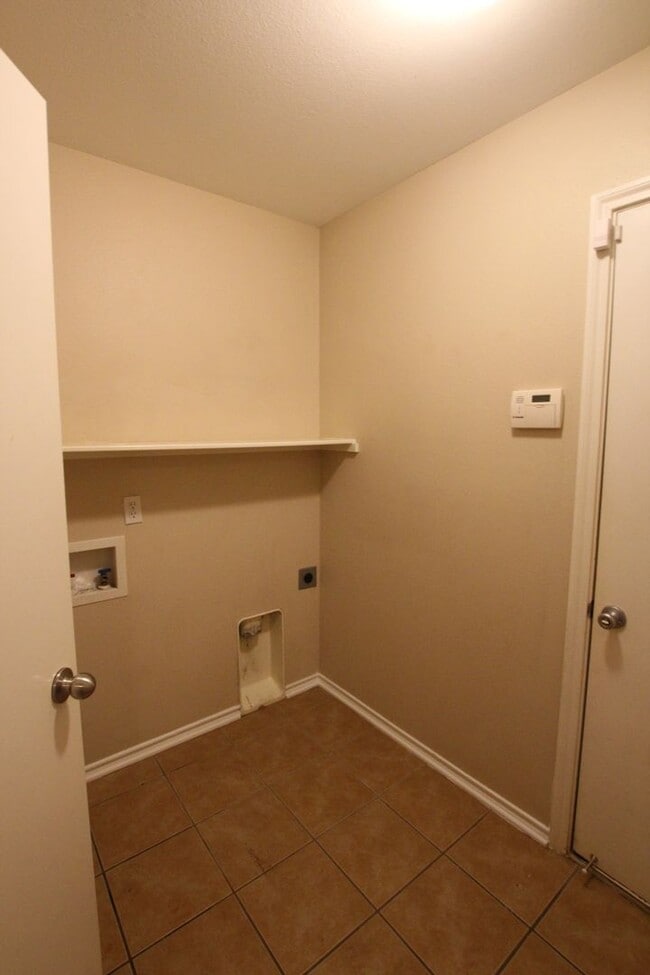 Building Photo - Coming Soon! 3 Bedroom 2 Bathroom Home in ...