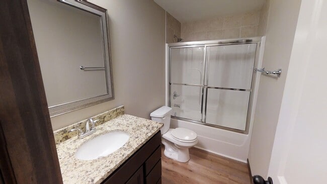 Building Photo - Luxury Townhome
