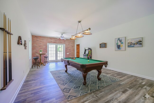 Building Photo - 237 Riverbend Rd