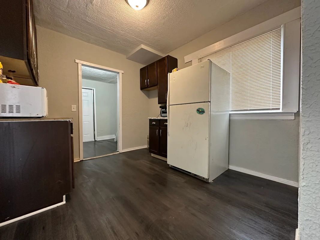 Building Photo - 242 Ferris St