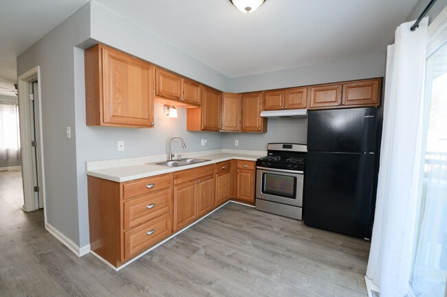 Building Photo - 5266-68 Plaza Ave