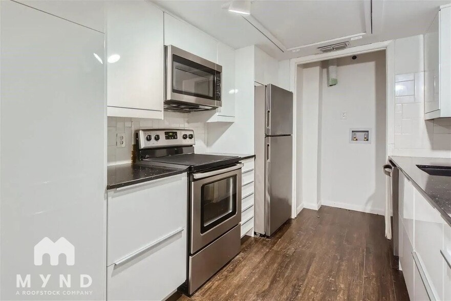 Building Photo - 7152 Fair Oaks Ave