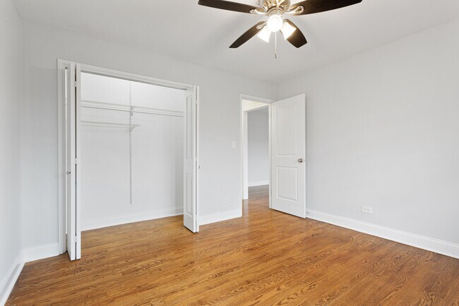 Building Photo - 6826 N Ridge Blvd