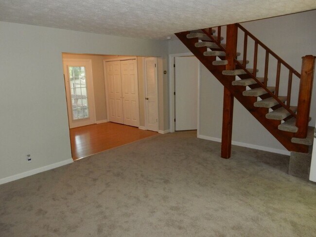 Building Photo - 500 Debbie Dr