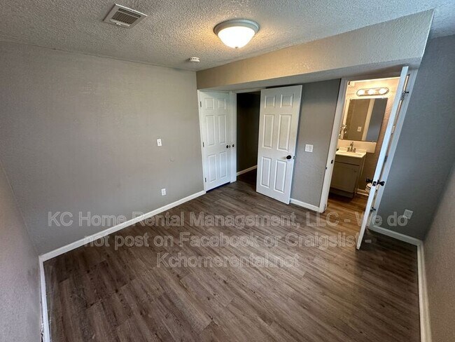 Building Photo - 300 Hill St