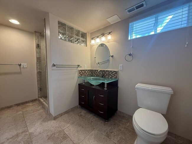 Building Photo - Now renting 4 bedroom House