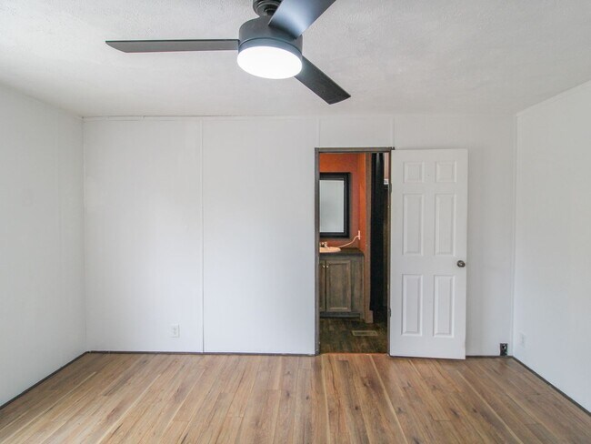 Building Photo - Nice home on a wooded lot! Minutes from Athens!