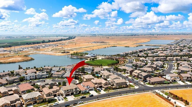 Building Photo - 788 River Bend Dr