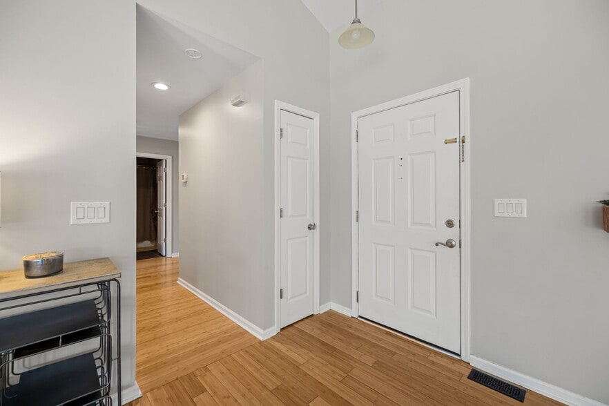 Hallway - 3100 Fairington Dr