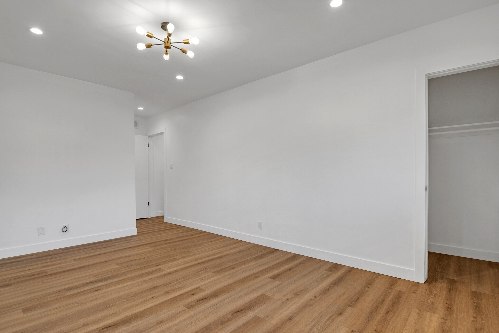 Building Photo - 950 Havenhurst Dr
