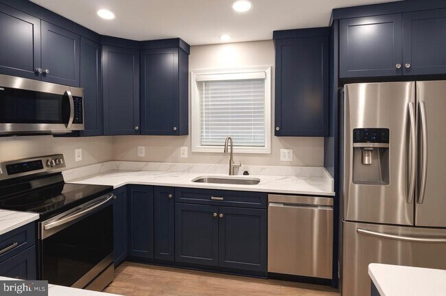 Building Photo - 9000 Marcellas Dr