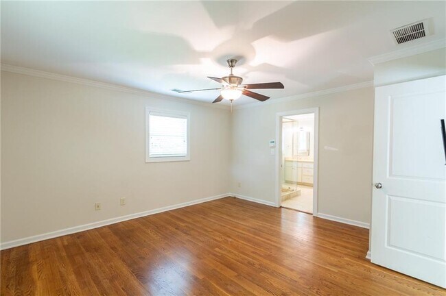 Building Photo - 3014 Skyland Dr NE