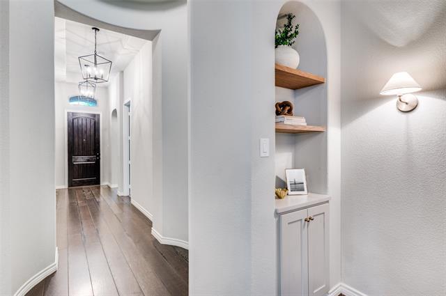 Building Photo - 1016 Lake Sierra Wy