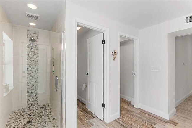 Building Photo - Coastal Luxury Living Just Minutes from Madeira Beach - 3bed | 2 bath