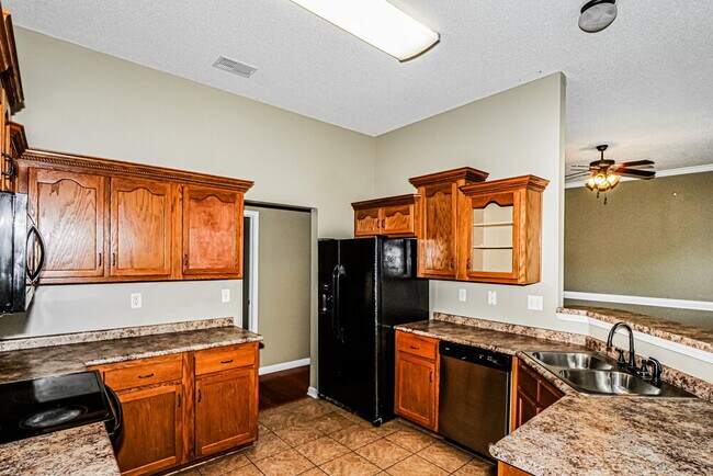 Building Photo - 8390 Pinnacle Dr