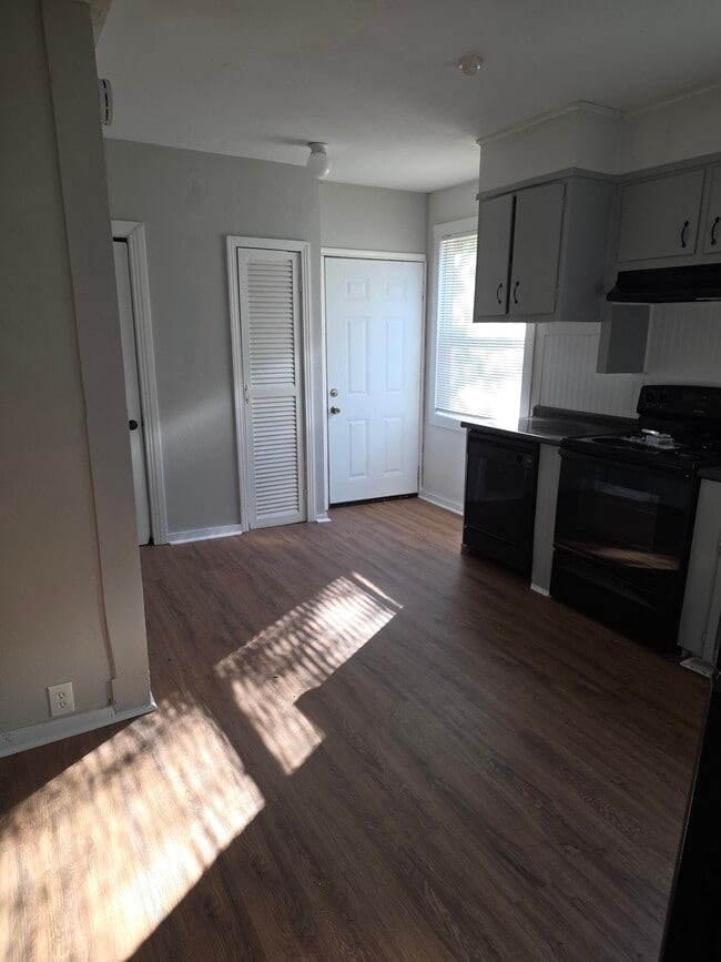 Building Photo - 309 Peverly St